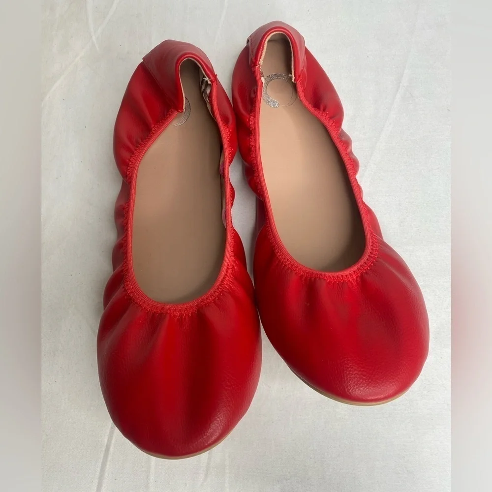 JOURNEE COLLECTION Womens Red Scrunch Style Lindy Round Toe Slip On Flats 8M